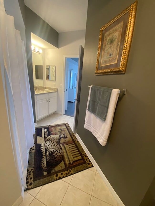 Building Photo - Furnished 2 bedroom 2 bathroom condo