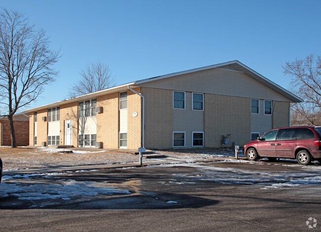 Building Photo - Wood Creek Estates Apartments