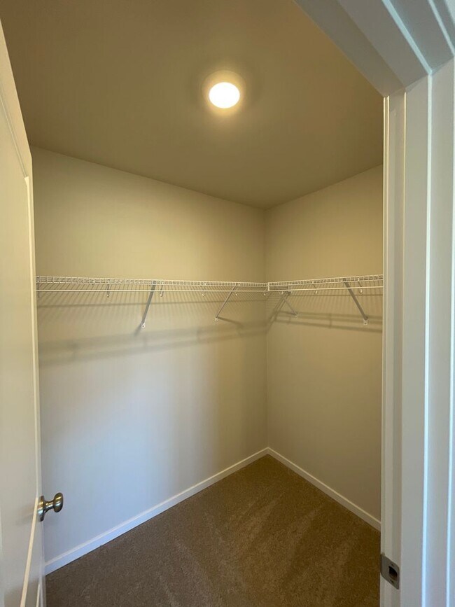 Building Photo - Town Home in NW Redmond's Canyon Ridge