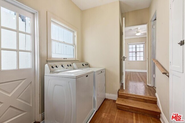 Building Photo - 1215 Edris Dr