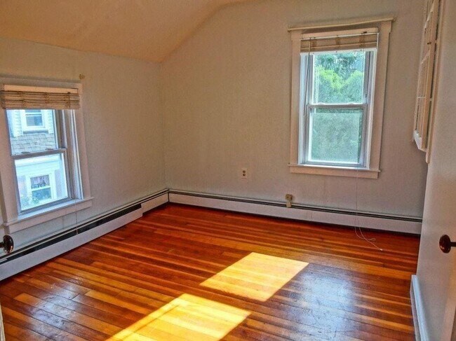 Building Photo - 67 Hall Ave