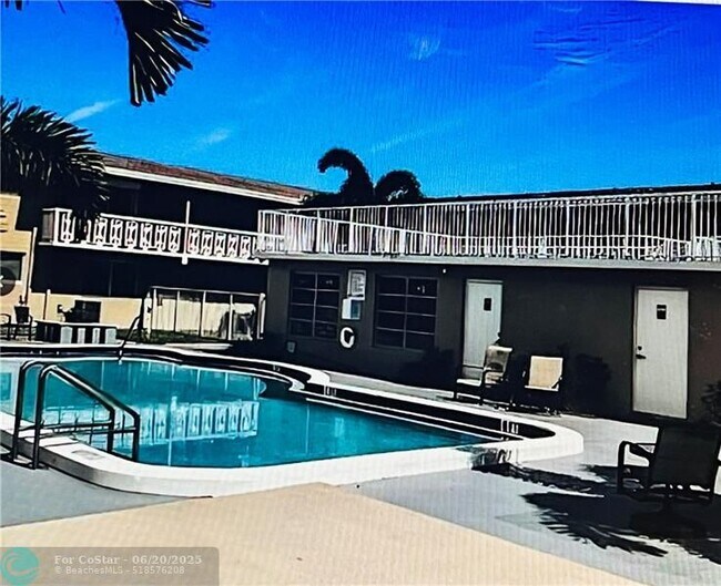 Building Photo - 3300 NE 10th Terrace