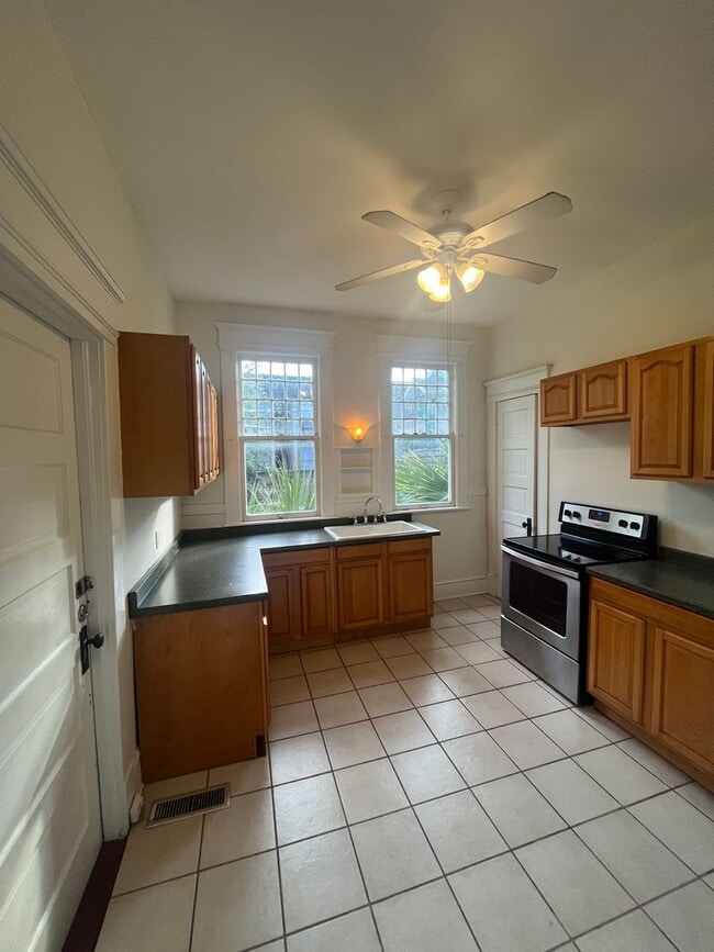 Building Photo - 1808 Bayard Pl