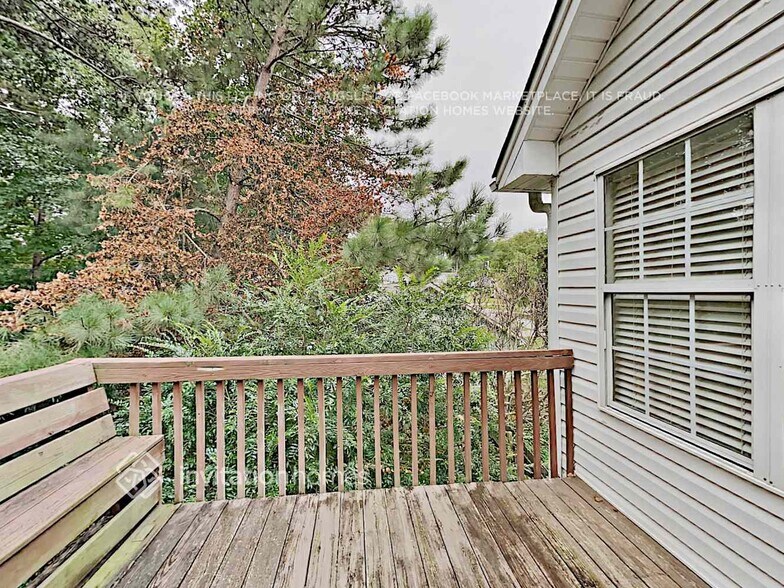 Building Photo - 1045 Hunters Oak Trail