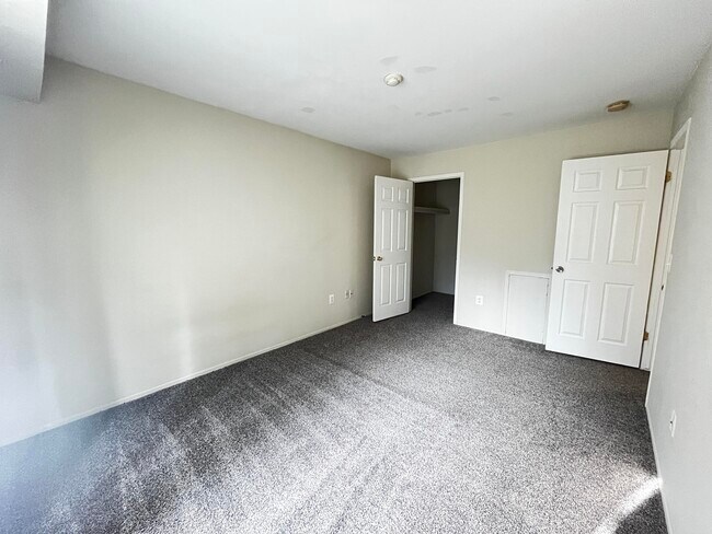 Building Photo - 7000 Foxthorn
