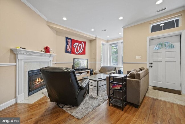 Primary Photo - 128 Thomas St NW