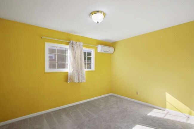 Building Photo - Old East Davis Rental with Spacious Yard, Bonus Room & Easy Bike Access to UC Davis