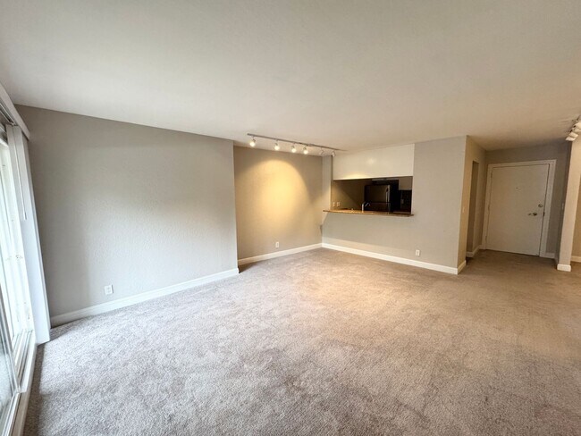 Building Photo - Great Shape Livermore Condo in Sonata Community with many Upgrades.