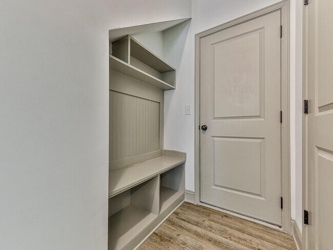 Building Photo - 419 Stovall Pl