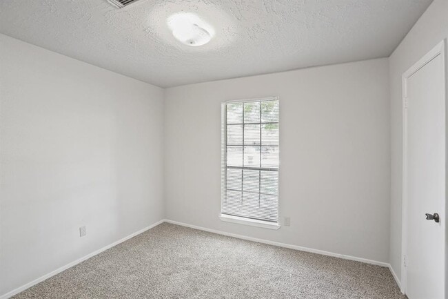 Building Photo - 24110 Griffin House Ln