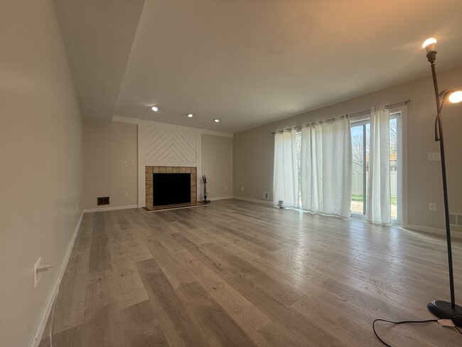 Building Photo - 23 Mallards Landing S