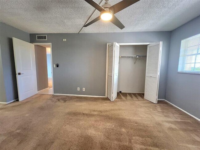 Building Photo - 3090 N Course Dr