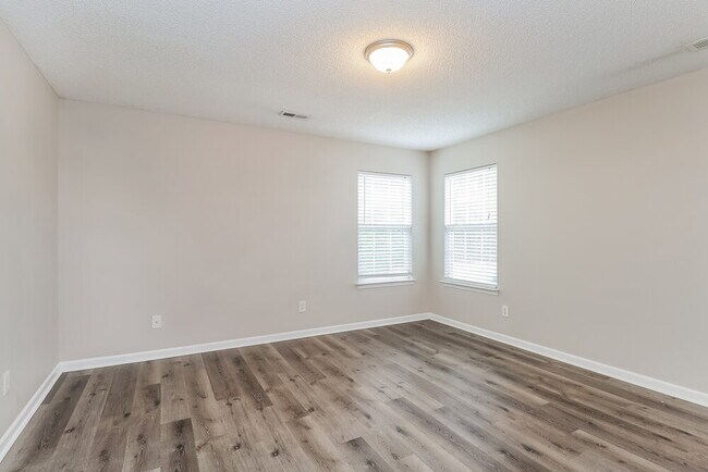 Building Photo - 15123 De Havilland Dr