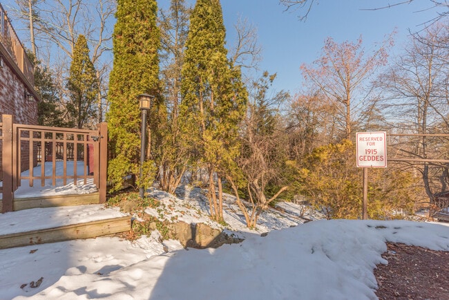 Building Photo - 1915 Geddes Ave