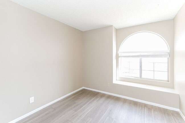 Building Photo - 109 Quiet Desert Ln