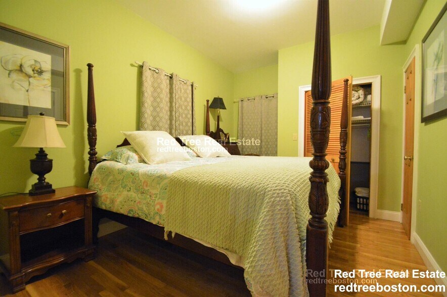 Building Photo - 1031 Tremont St