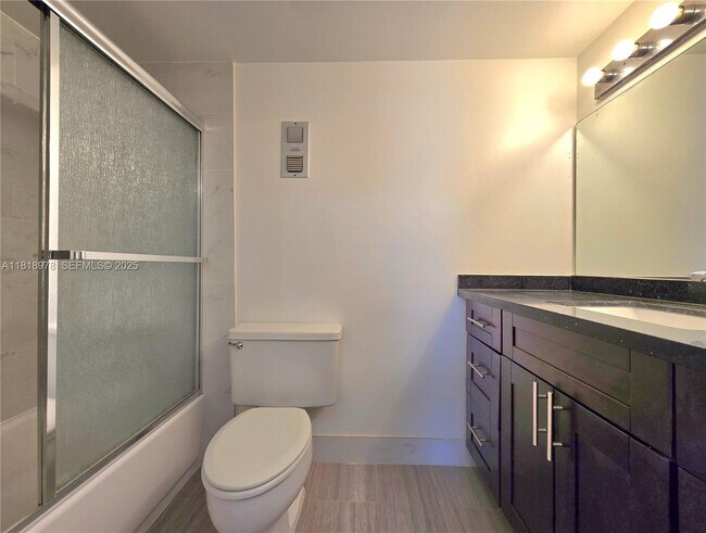 Building Photo - 2500 NE 135th St