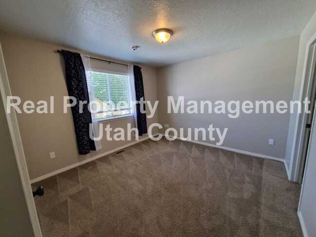 Building Photo - Qualify With 2.5x Rent in Income. Plus Hal...