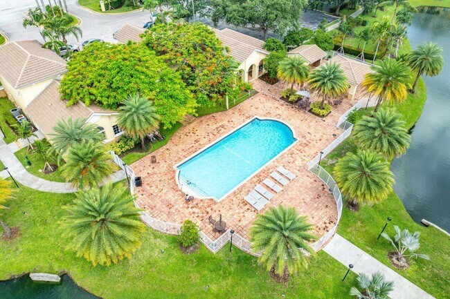 Building Photo - 2620 S University Dr