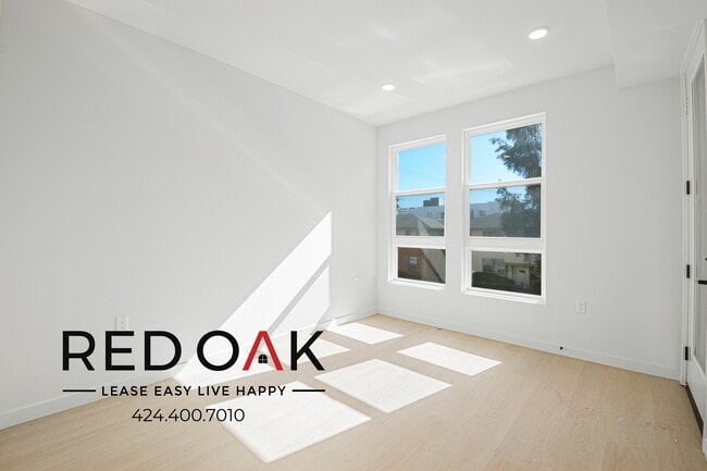 Building Photo - 856 S Gramercy Dr