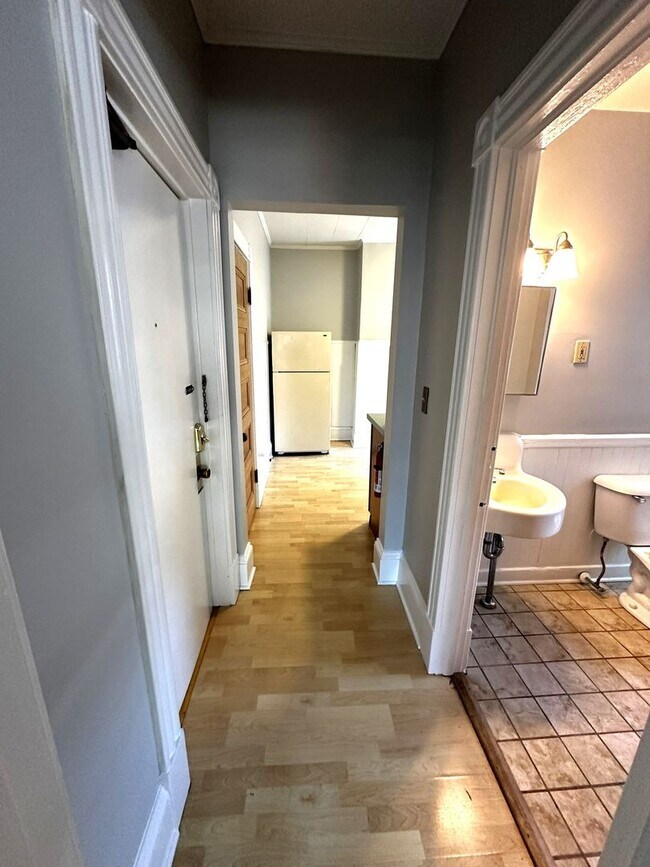 Building Photo - 234 Pearl St