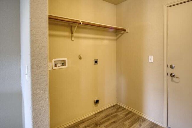 Building Photo - Enclave at Northeast Crossing - 7615 Millc...