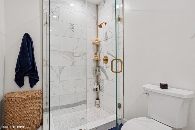 Building Photo - 426 N Noble St