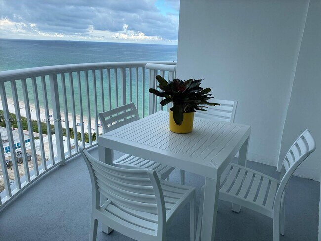 Building Photo - 5401 Collins Ave