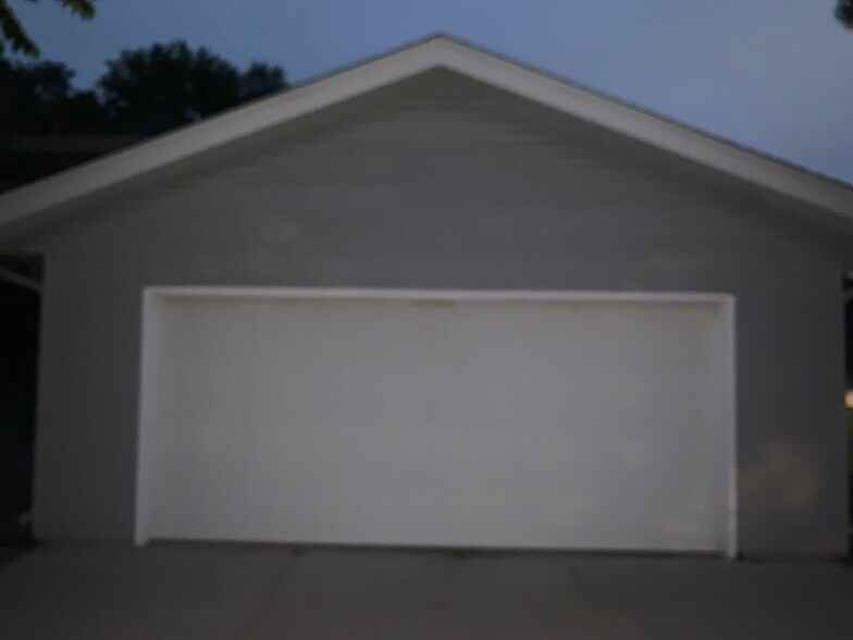 Shared garage - 126 W Niesen Dr