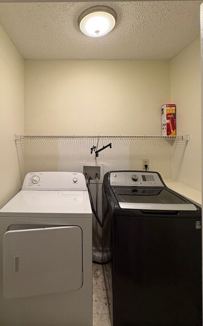 Building Photo - Single Family Home in Villages of Brentwood