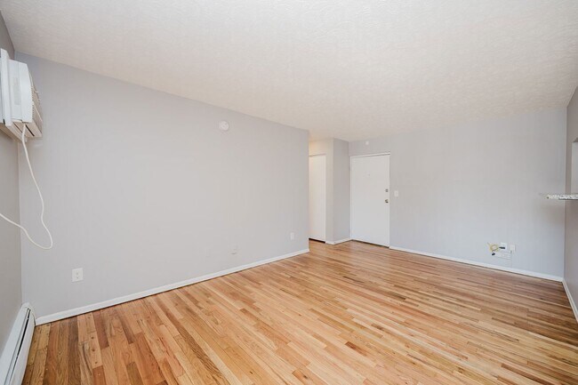 Interior Photo - 6300 Montgomery