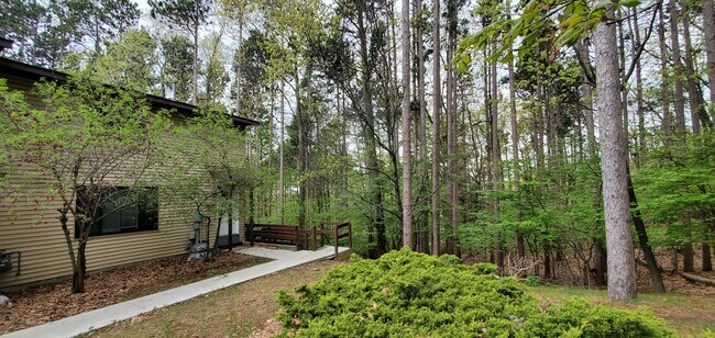 Building Photo - Maplewood Hills 2 Bedroom End Unit Townhome