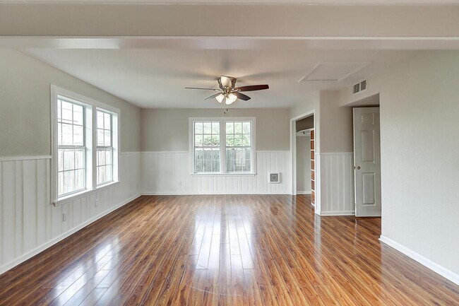 Building Photo - 722 Ralston Ave