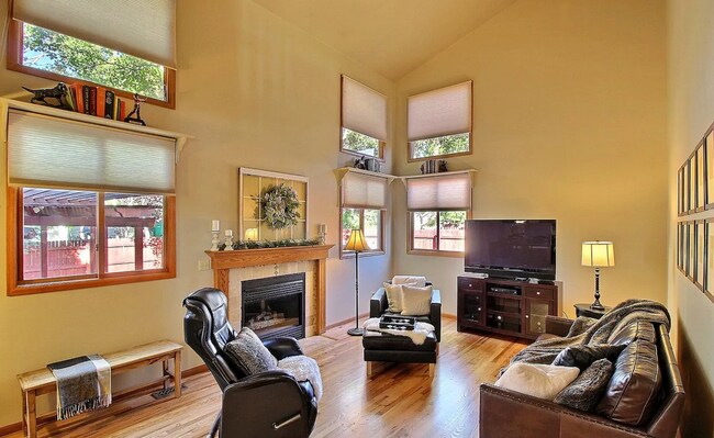 Building Photo - Spacious 4-Bedroom Home with Huge Fenced Y...