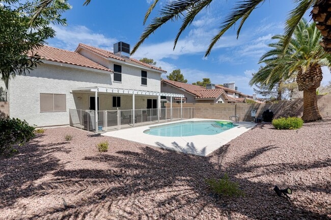 Building Photo - Cozy 3-Bed Home with Pool & Fireplace in P...
