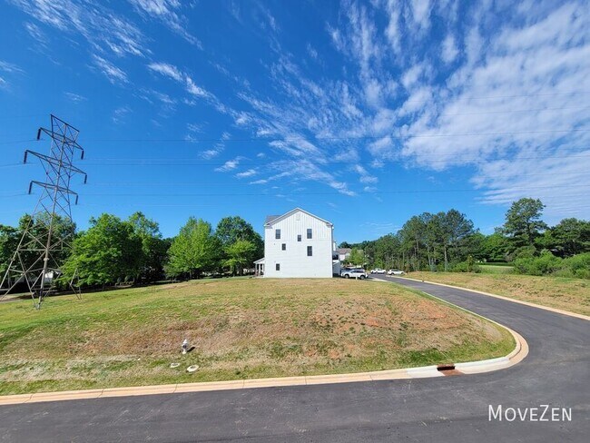 Building Photo - 645 District Ct