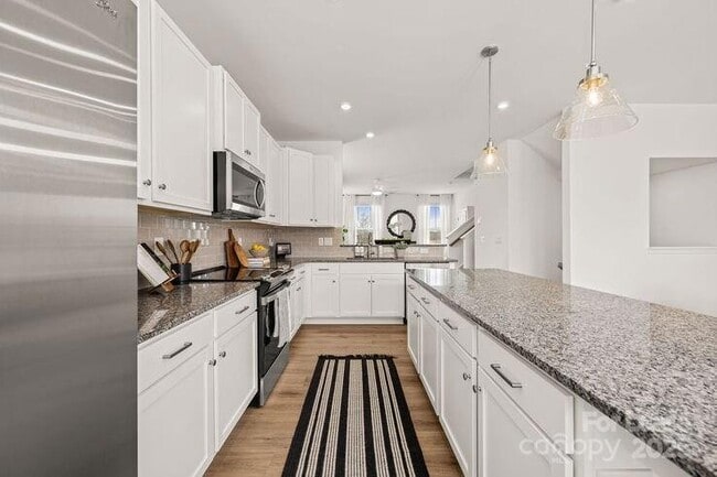 Building Photo - 1018 Fairway Green Ln