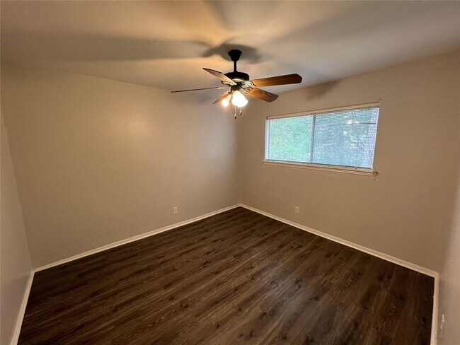 Building Photo - 214 Shenandoah Dr