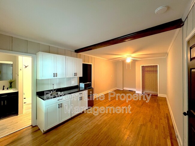 Building Photo - 613 Charlotte Ave