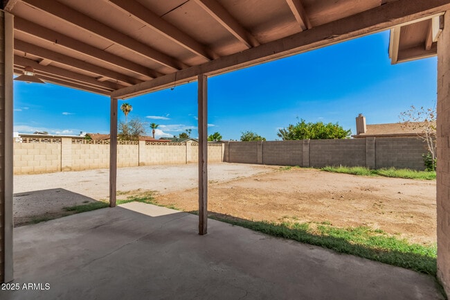 Building Photo - 5505 W Sunnyslope Ln