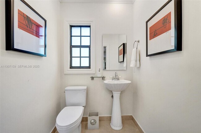 Building Photo - 2035 NE 31st Ave