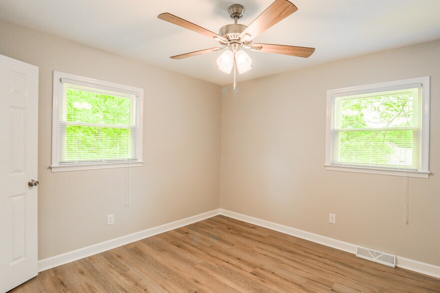 Building Photo - 2608 Meadow Lark Ln
