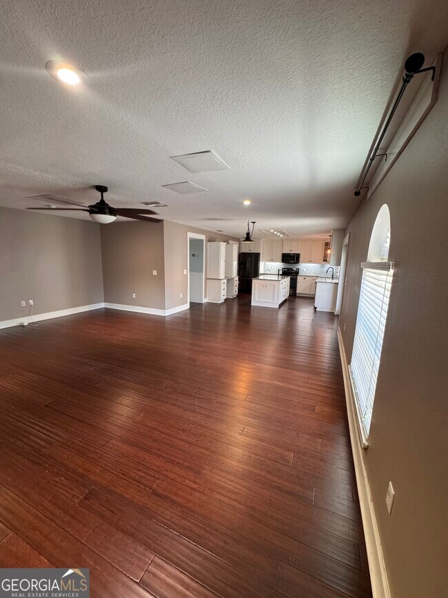 Building Photo - 219 Pine Bluff Dr