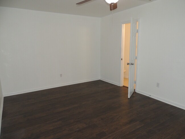 Building Photo - 5315 Cross Creek Dr
