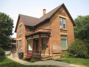 Building Photo - 4 Bedroom house; Close to downtown Mankato!