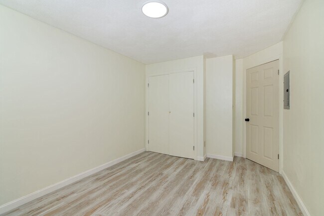 Building Photo - 72 Martensen St