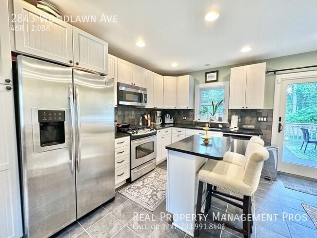 Building Photo - 2843 Woodlawn Ave