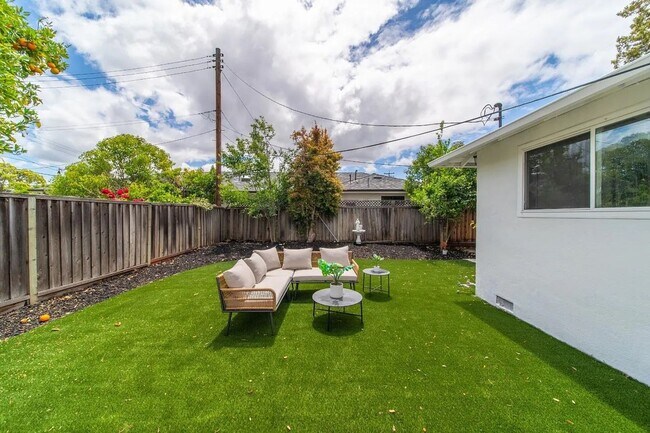 Building Photo - SUNNYVALE - Updated 3B/2B Single Family Home
