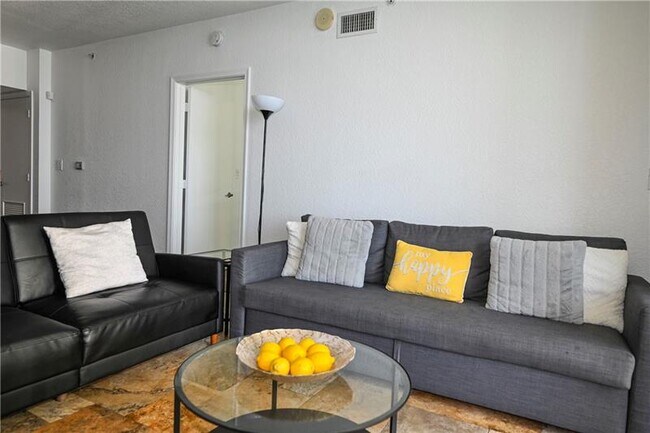 Building Photo - 1750 N Bayshore Dr