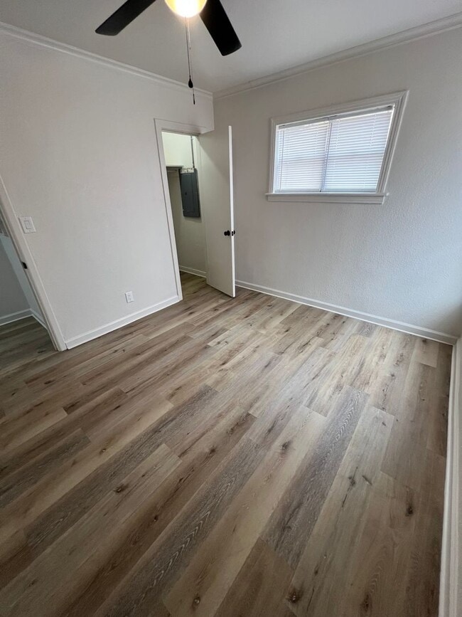 Building Photo - 4-bedroom, 1.5-bathroom rent house located...